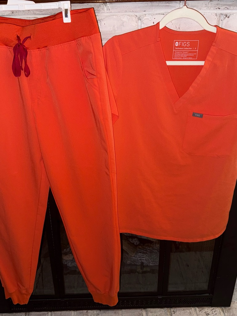 Figs Women's Scrub Set In Bright Orange Small Top / Medium Regular Pants